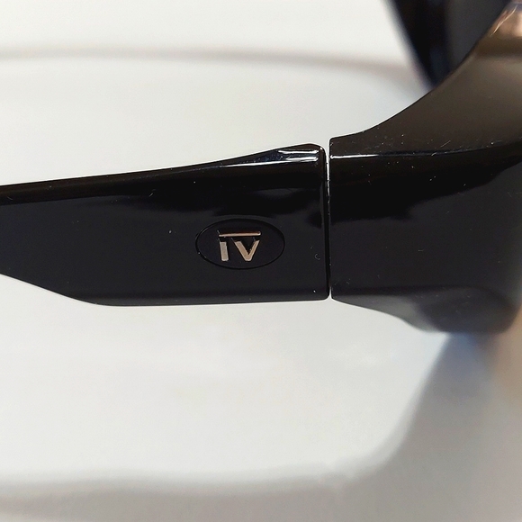 NWOT Jet Black Wraparound Unisex Sunglasses With Dark Grey Lens - Picture 5 of 9